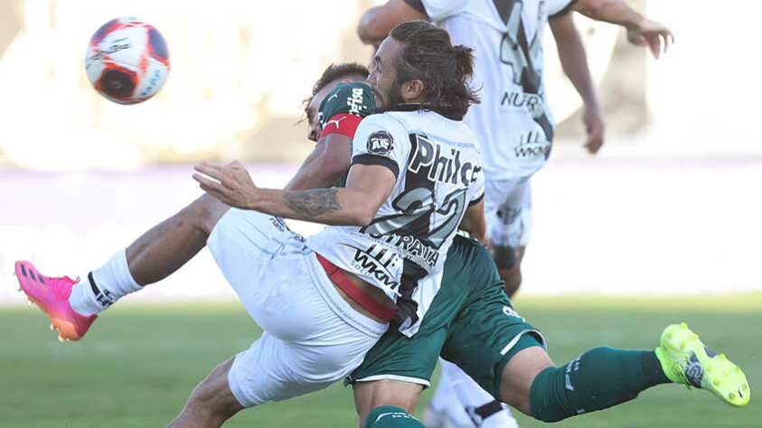 Ponte Preta: Sobe/Pressão inicial – No começo de jogo, a Ponte fazia um duelo muito equilibrado com o Verdão, inclusive com boas chegadas e finalizações perigosas. Desce/Muitos espaços – Apesar do equilíbrio inicial, a defesa da Macaca deixava muitos espaços abertos perto da própria área, algo que foi aproveitado por Gustavo Scarpa exaustivamente ao longo do jogo e que gerou a vitória alviverde.