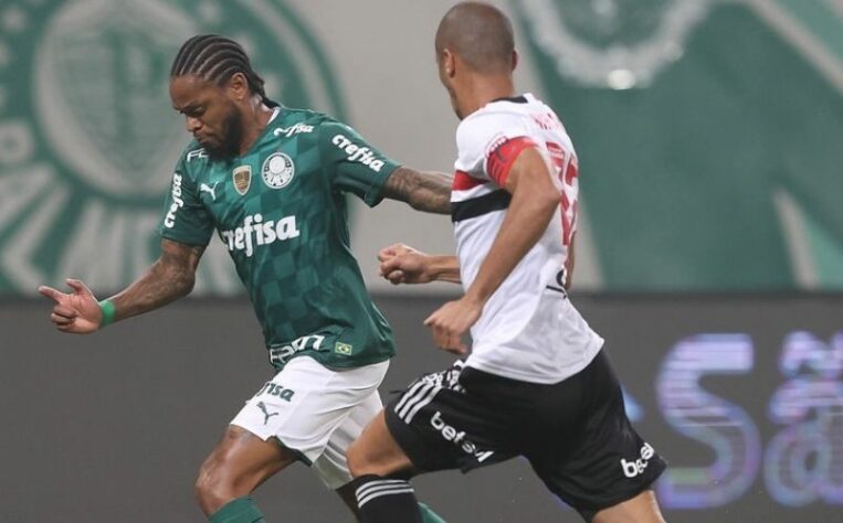 Com o chaveamento do mata-mata da Libertadores de 2021, São Paulo e Palmeiras se enfrentarão nas quartas de final do torneio. Essa não é a primeira vez que rivais brasileiros se encontram na fase eliminatória da competição. Relembre os duelos entre brasileiros no mata-mata da Libertadores de 2001 até hoje!