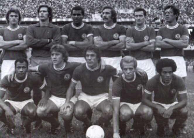 Campeonato Paulista 1974 - Último título com a famosa formação de Brandão. O time que atuou no jogo decisivo foi: Leão; Jair Gonçalves, Luís Pereira, Alfredo Mostarda e Zeca; Dudu e Ademir da Guia; Edu Bala, Leivinha, Ronaldo e Nei. Técnico: Oswaldo Brandão.