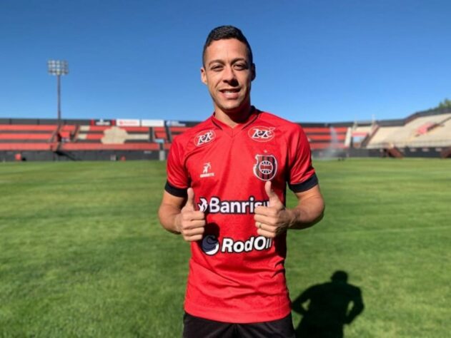 FECHADO - O atacante Ramon foi anunciado oficialmente nessa semana como o novo reforço do Brasil de Pelotas. O jogador chega ao Xavante para a disputa da Série B do Campeonato Brasileiro após defender no primeiro semestre o Santo André. Esta será a segunda passagem de Ramon pelo clube gaúcho, já que defendeu a equipe em 2016, com 12 gols marcados e quatro assistências em 49 jogos.