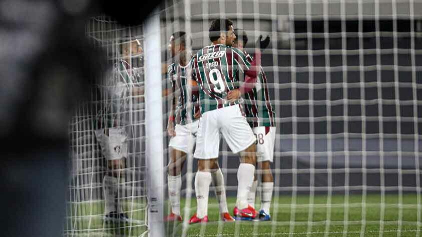 10º lugar: Fluminense - Audiência em todas as redes sociais: 4.108.787 - Audiência no Facebook: 1.443.968 - Audiência no Instagram: 696.142 - Audiência no Twitter: 1.337.677 - Audiência no TikTok: 0 - Audiência no YouTube: 631.000