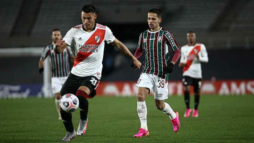 River Plates: SOBE - O destaque do River Plate foi o atacante Girotti, que além de ter feito o gol de honra, se movimentou muito e foi o jogador mais participativo no ataque. DESCE - O grande problmea dos argentinos foi o físico, que estava nitidamente prejudicado por conta da contaminação pela Covid-19, que afetou o elenco nas últimas semanas. 