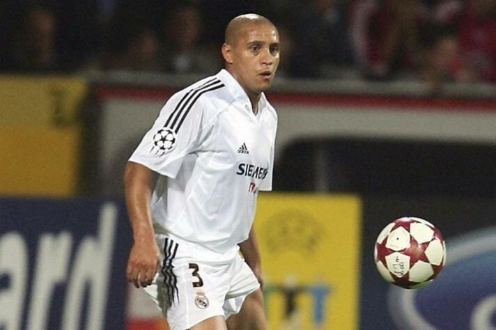 3º - Roberto Carlos: 527 jogos, 69 gols.