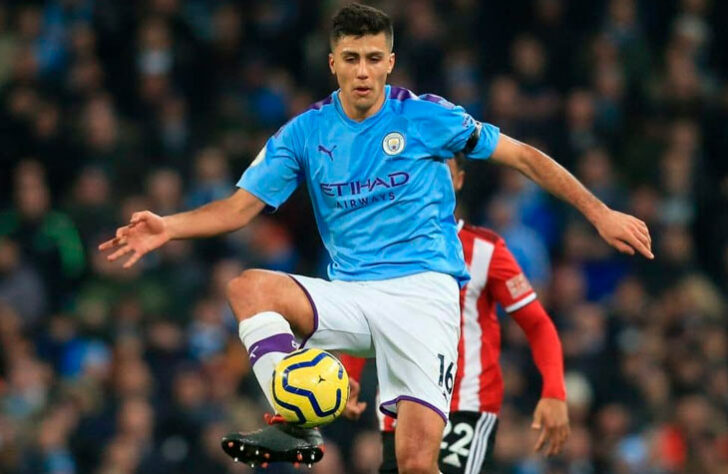 16º - Rodri (ESP) - volante do Manchester City - 26 anos - valor de mercado: 80 milhões de euros (aproximadamente R$ 442 milhões)