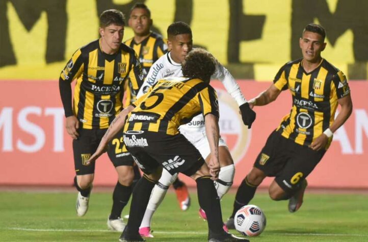 O Santos voltou a mostrar muitos problemas defensivos, principalmente na bola aérea, e acabou derrotado por 2 a 1 pelo The Strongest, na altitude boliviana (notas por Diário do Peixe).