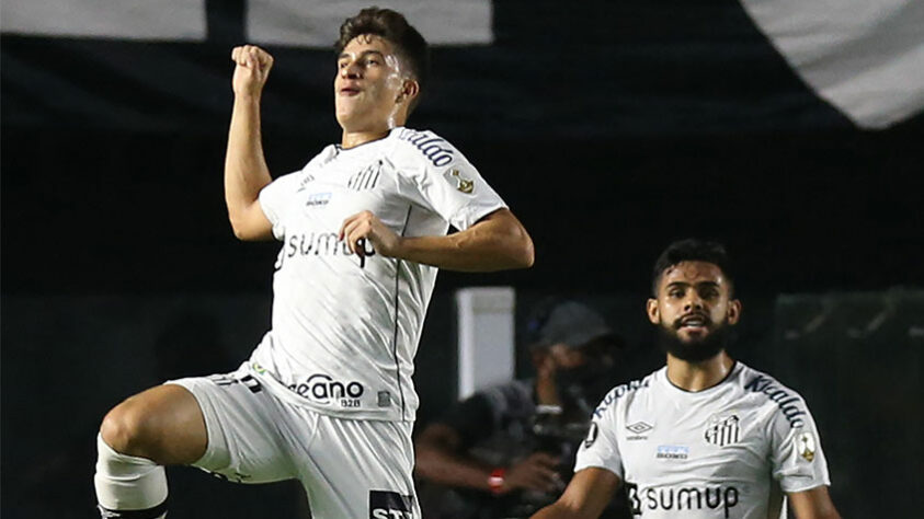 O sistema ofensivo voltou a funcionar e o Santos goleou o The Strongest, na Vila Belmiro, na noite desta terça-feira, por 5 a 0, pela Copa Libertadores. Os jovens Pirani e Lucas Braga, e experiente Marinho foram os melhores do Peixe na vitória. Confira as notas do Santos no LANCE! (por Diário do Peixe)