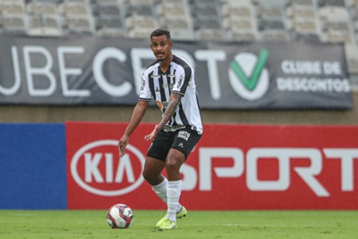 ESQUENTOU - O lateral-direito do Atlético-MG, Talison, de 20 anos, está a caminho do Londrina para jogar a Série B do Campeonato Brasileiro. O alvinegro vai ceder o jogador ao Tubarão até o fim do ano por empréstimo.  O jogador, cria da base alvinegra, deverá se apresentar ao time paranaense nos próximos dias para fazer exames e concluir a recuperação de uma lesão na coxa.