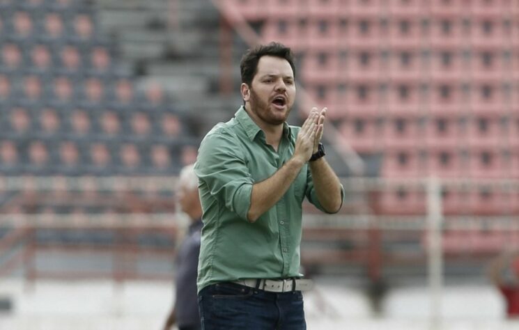 FECHADO - O time sub-20 do Corinthians tem um novo treinador: Tarcísio Pugliese. Com passagem pelo futebol profissional, dirigindo equipes como Ituano, Guarani XV de Piracicaba, entre outras, o técnico ocupa a lacuna que estava aberta desde a saída de Dyego Coelho do cargo, em janeiro.