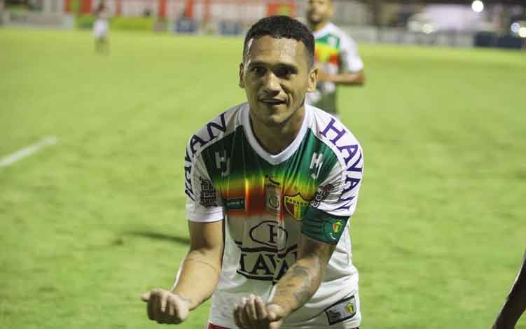 Thiago Alagoano (meia - Brusque - 32 anos - 16 gols)