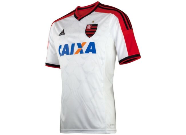 2014 - Com a faixa vermelha nas mangas e nos ombros, o uniforme passou a usar escudo inteiro do Flamengo.