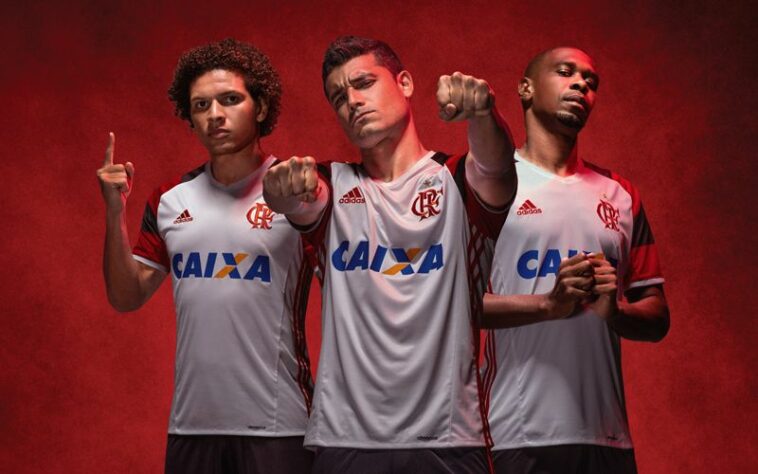 2016 - Em homenagem aos 35 anos do Mundial, a Adidas fez uma recriação da camisa usada em 1981.