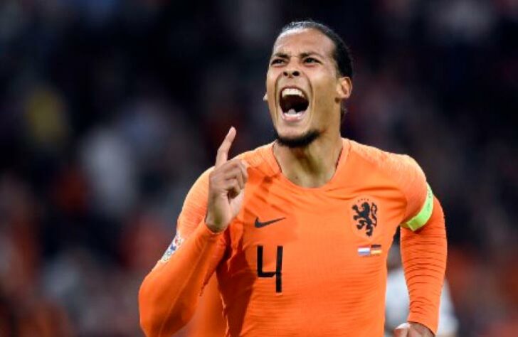 Van Dijk rompeu os ligamentos do joelho direito em outubro, em um duelo contra o Everton. Ele já anunciou que ainda não tem condições de jogar e que está fora da Eurocopa. 