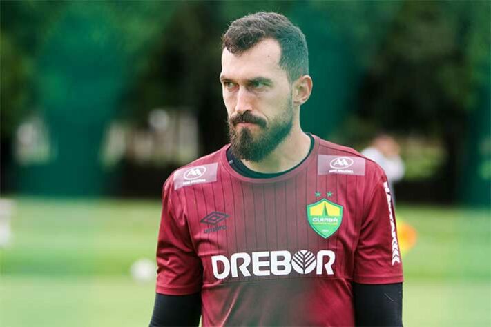 O contrato de Walter também foi até o último dia 31 de dezembro, mas o goleiro já sabia que não iria ficar, tanto que foi emprestado ao Cuiabá na última temporada. E agora o arqueiro permanecerá no Dourado por mais dois anos.  