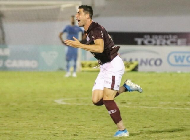 ESQUENTOU - Titular e um dos principais nomes da Ferroviária neste Campeonato Paulista, o zagueiro Xandão, ex-Desportivo Aves, CRB, CSA e Bahia, destacou a boa passagem que teve pelo clube paulista em 2021. Segundo o jogador, esses últimos meses foram muito positivos. "Já estamos conversando para definirmos algo para os próximos dias. Estou muito motivado para essa sequência da temporada".