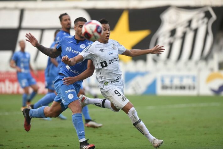 Ameaça no Paulistão - O Santos viveu um drama no estadual. O clube do litoral só escapou do rebaixamento no Campeonato Paulista na última rodada, após vencer o São Bento por 2 a 0 em confronto direto contra a queda. 