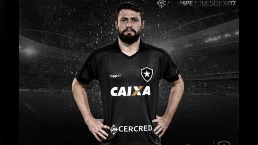 Em 2017, o Botafogo teve mudança no estilo de seu uniforme II, com novas gola e mangas.