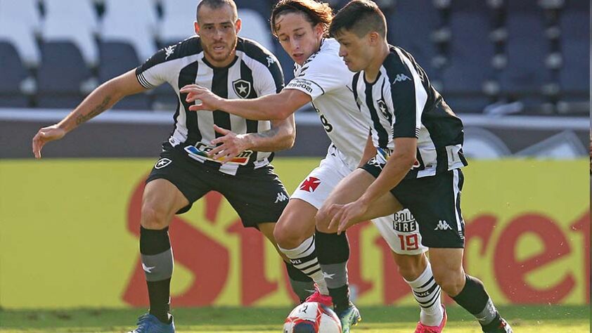 Neste sábado, o Vasco e Botafogo disputaram o título da Taça Rio. Após marcar com Gilvan, o Glorioso ganhou nos 90 minutos e levou a partida para as penalidades. No entanto, o goleiro Vanderlei, do Cruz-Maltino, brilhou ao agarrar três cobranças e garantiu a conquista para a equipe de São Januário. 