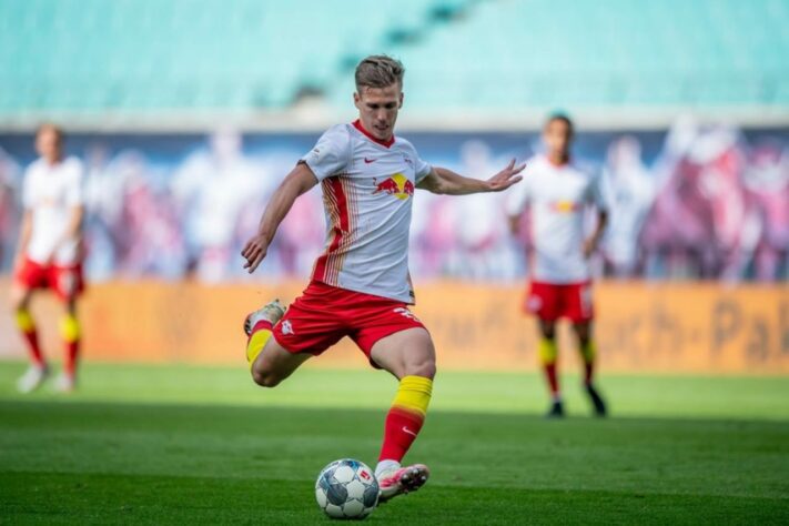 ESQUENTOU - Em alta no RB Leipzig, Dani Olmo segue atraindo olhares do Barcelona e o clube espanhol pode buscar fazer uma oferta na próxima janela para contar com o meia, de acordo com Matte Moretto..