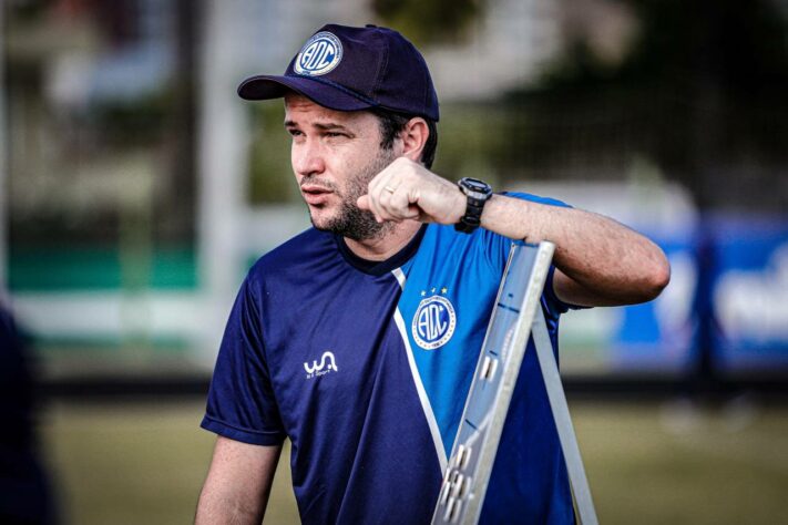 FECHADO - O Confiança comunicou a demissão do técnico Daniel Paulista nesta segunda-feira, após a decisão ser tomada em comum acordo.
