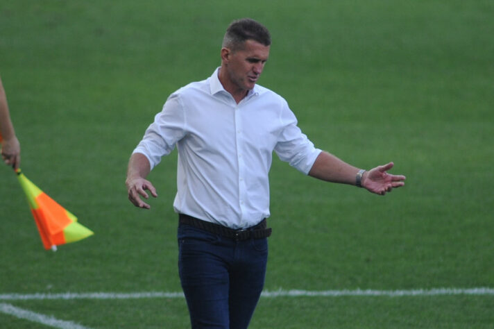 FECHADO - O técnico Vagner Mancini não resistiu a eliminação na semifinal do Campeonato Paulista e foi demitido do Corinthians. O anuncio foi feito pelo presidente corintiano, Duílio Monteiro Alves, após a derrota do Timão por 2 a 0 para o Palmeiras, na Neo Química Arena, neste domingo (16), que tirou o clube do Parque São Jorge da decisão estadual.