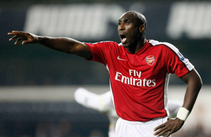 Sol Campbell: Entrou na lista dos candidatos, mas não foi escolhido para integrar o Hall da Fama. Clubes na Premier League - Tottenham, Arsenal, Portsmouth e Newcastle. Posição - Zagueiro