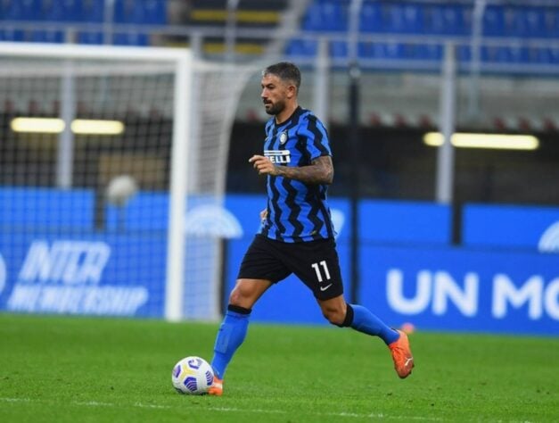 Aleksandar Kolarov (35 anos) - Posição: lateral - Clube atual: Inter de Milão - Valor atual: dois milhões e meio de euros.