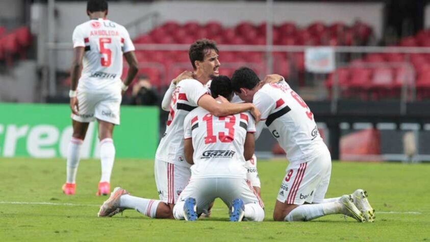 LIBERTADORES - São Paulo - Atual campeão paulista, o São Paulo recebeu os mesmos votos do Palmeiras: dezessete pessoas acreditam que o Tricolor classifique à Libertadores via G6, e outras duas apontam o time treinado por Hernán Crespo como o campeão da edição 2021.