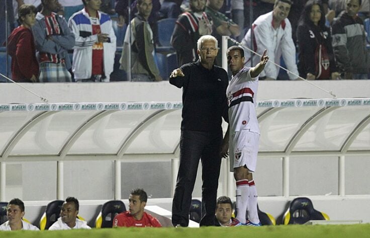 A última vez que o São Paulo conseguiu ganhar todos os jogos em uma mês foi nove anos atrás, em março de 2012, quando o time era treinado por Emerson Leão.