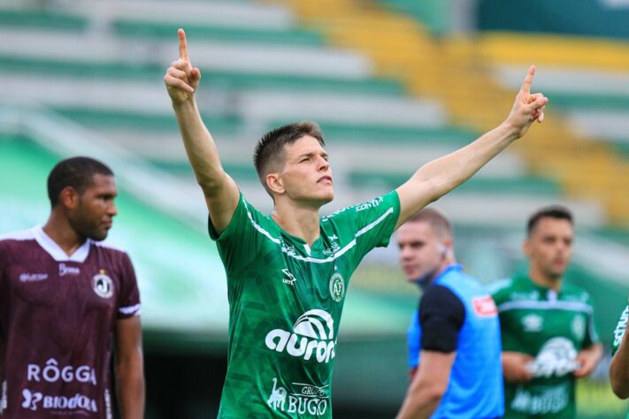 Provável Chapecoense - João Paulo; Matheus Ribeiro, Felipe Santana, Derlan, Mancha; Anderson Leite, Lima, Ravanelli; Mike, Fernandinho e Anselmo Ramon. Técnico: Jair Ventura