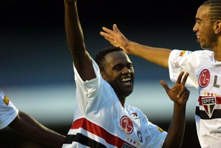 Volta a Libertadores (2003) - Com ele, o time comandado por Oswaldo de Oliveira formou seu “Quadrado Mágico”, bem antes da seleção de Parreira: Ricardinho, Kaká, Luis Fabiano e Reinaldo. Voltou a Libertadores depois de dez anos sem disputá-la.