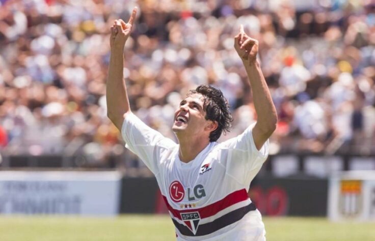 Início da parceria (2001) - A LG entrou como patrocinadora do São Paulo no Campeonato Brasileiro de 2001. O time foi eliminado nas quartas de final da competição.