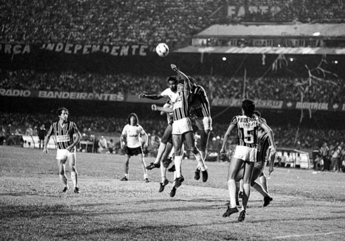 Campeonato Paulista 1983 - São Paulo x Corinthians - campeão: Corinthians. Em dois jogos no Morumbi, vitória do Corinthians por 1 a 0 na ida. Na volta, o empate por 1 a 1 deu o título ao Alvinegro.