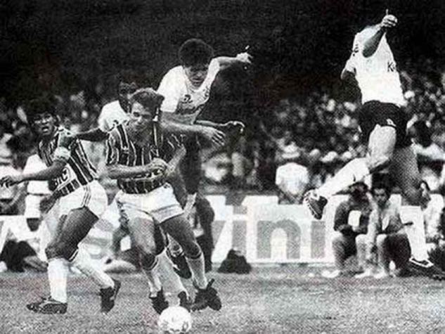 Campeonato Paulista 1987 - São Paulo x Corinthians - campeão: São Paulo. O Tricolor venceu o rival na decisão. Vitória por 2 a 1 na ida e empate sem gols na volta.
