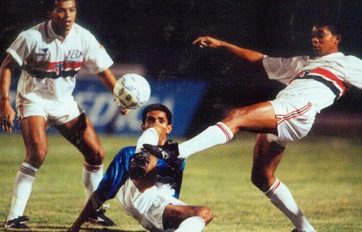 1993 - Quartas de final - Cruzeiro: mais uma Copa do Brasil que o São Paulo saiu nesta fase. Desta vez, o algoz foi o Cruzeiro, que venceu a ida por 2 a 1 e empatou na volta em 2 a 2.