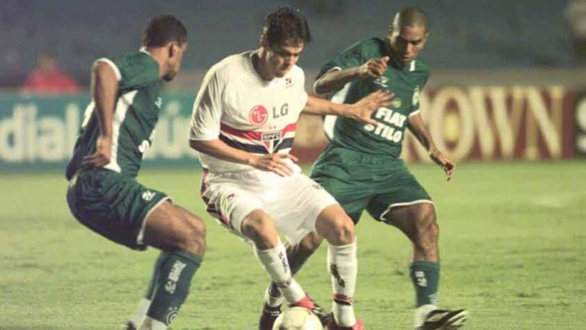 2003 - Quartas de final - Goiás: o Tricolor foi eliminado pelo gol fora de casa. Foram dois empates, em Goiânia, 0 a 0 e no Morumbi, 1 a 1.