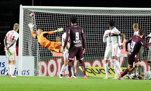 FERROVIÁRIA - SOBE: Renato Cajá e Bruno Mezenga: Autores dos gols da equipe, foram os destaques da Ferroviária. Renato Cajá fez um belíssimo gol de falta no primeiro e Bruno Mezenga, artilheiro da competição, fez o segundo do time no segundo tempo. / DESCE - Defesa: O setor defensivo da equipe não foi capaz de segurar a criação do Tricolor, com bons ataques e jogadas de infiltração.