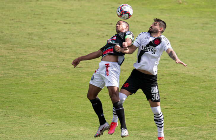 Vasco 0 x 2 Operário - Apontando como o grande favorito a conquistar o acesso, o Cruz-Maltino estreou na Série B contra o time paranaense e foi derrotado com o placar sendo construído ainda no primeiro tempo.