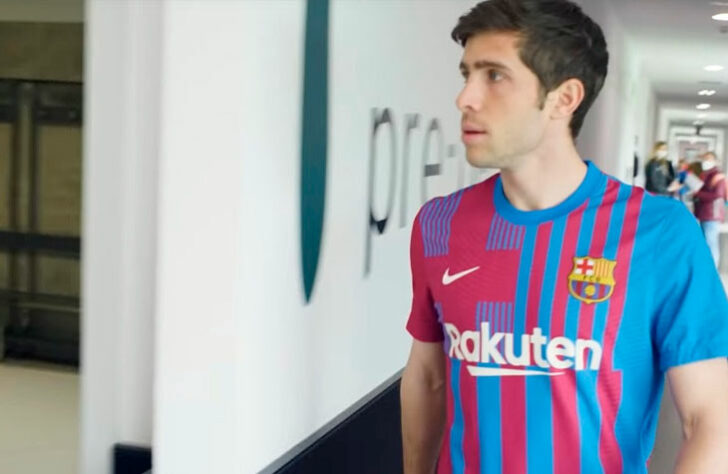 Alguns clubes de peso no futebol europeu já tiveram suas camisas para a temporada 2021/2022 reveladas. A última camisa a ser anunciada foi a principal do Barcelona, que recebeu muitas críticas nas redes sociais. Confira as camisas já reveladas dos clubes europeus para a próxima temporada!