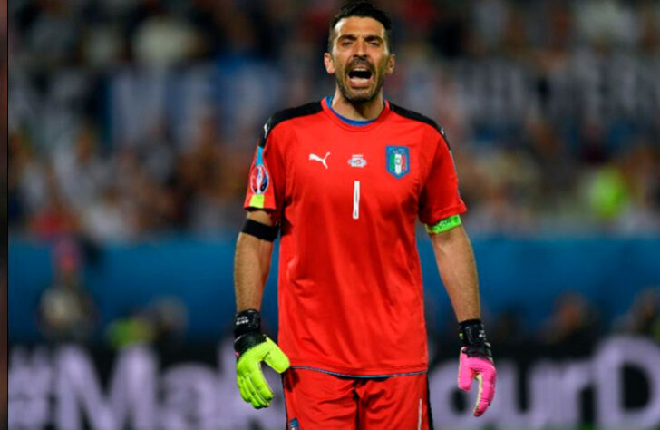 Goleiro: Gianluigi Buffon - Idade: 43 anos - Clube: Parma