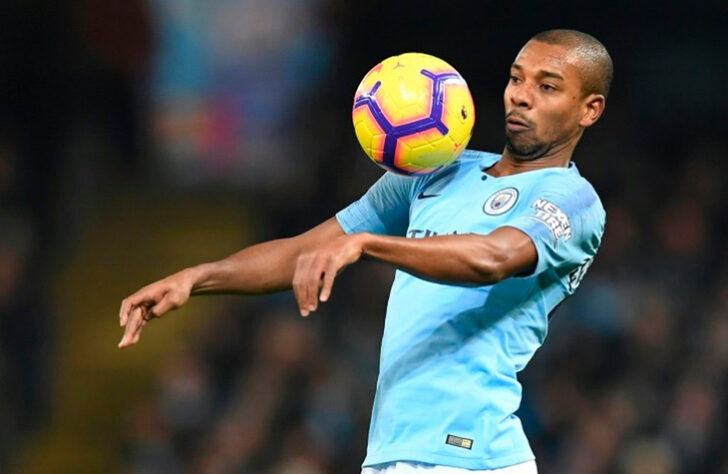 Fernandinho (volante - 37 anos - Manchester City)