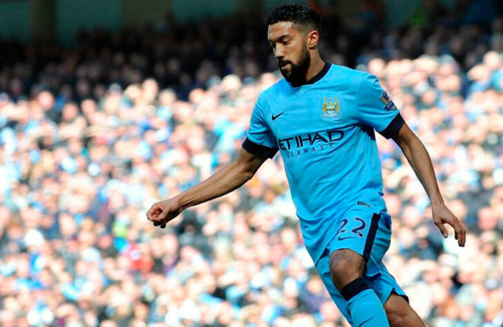 Gael Clichy - O ala canhoto que trocou o Arsenal pelo Manchester City é atual jogador do Servette, da primeira divisão da Suíça