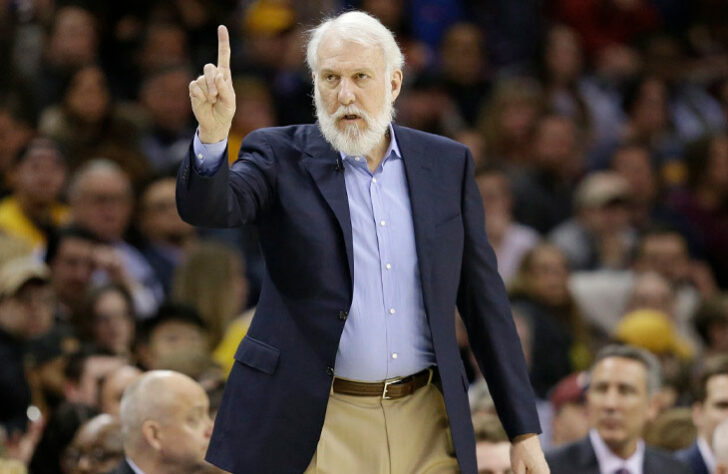 O treinador é Gregg Popovich, de 72 anos - Estreante em Olimpíada na função de técnico (bronze em Atenas-2004 como assistente da seleção masculina de basquete dos Estados Unidos)