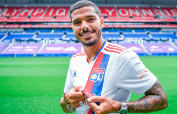 FECHADO - Henrique, ex-lateral esquerdo do Vasco, foi anunciado como novo reforço do Lyon até 2024. O brasileiro passou por um período de isolamento social de 10 dias e inicia os treinos sob comando do técnico Peter Bosz nesta quinta-feira visando o início da temporada.