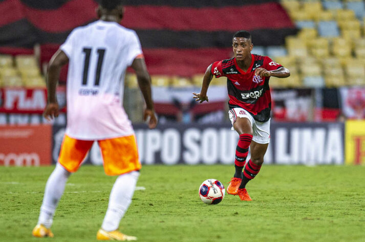 Na mesma época, o meia Max foi vendido ao Colorado Rapids, da MLS, por um milhão de dólares (R$ 5,7 milhões). O Flamengo ficou com R$ 4,2 milhões.