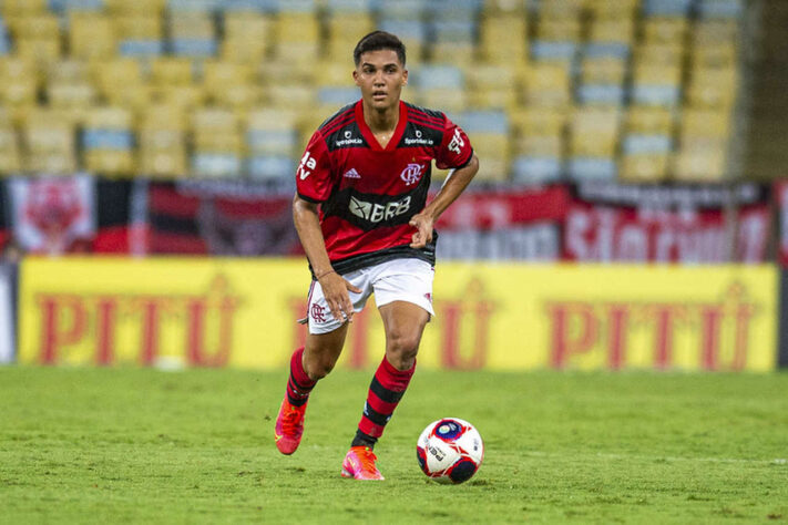 Na última segunda-feira, 14 atletas do Flamengo se reapresentaram no Ninho do Urubu para iniciar a preparação para o Campeonato Carioca. Além destes, após o fim da participação do Fla na Copinha, mais jogadores serão integrados à equipe inicialmente comandada por Mauríco Souza. Por isso, como o Rubro-Negro iniciará a temporada de cara nova, o LANCE! apresenta os jovens que farão parte deste grupo: