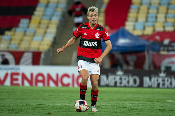 Gabriel Noga: o zagueiro é uma das principais joias da base do Flamengo. Na última temporada, ele sofreu uma lesão muscular, mas conseguiu se recuperar a tempo para entrar em campo na última partida do Rubro-Negro no Brasileirão 2021. O vínculo com o Fla é vai até 31/12/2024.