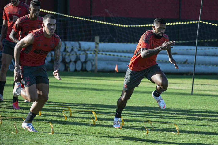 Com Isla na seleção chilena, Rodinei vai brigar pela posição com o jovem Matheuzinho.