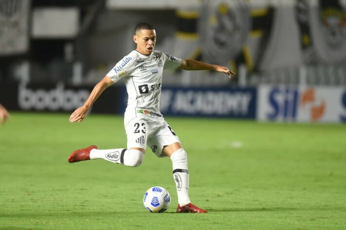 Em uma partida sem inspiração, o Santos apenas empatou em 0 a 0 com o Juventude na noite deste sábado, na Vila Belmiro, pela terceira rodada do Campeonato Brasileiro. Pela movimentação, Marcos Guilherme (foto) foi quem mais tentou alguma coisa pelo lado do Peixe. Confira as atuações dos santistas no LANCE! (por Diário do Peixe)