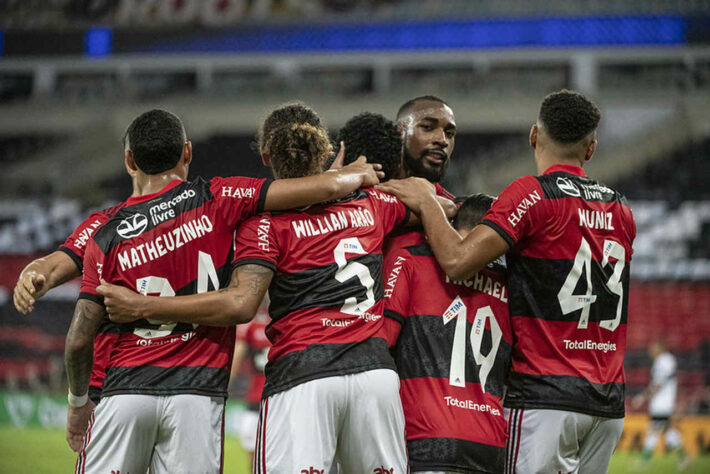 Mais uma vitória tranquila e vaga carimbada. Nesta quarta-feira, o Flamengo venceu o Coritiba por 2 a 0, no Maracanã, e avançou às oitavas de final da Copa do Brasil. (Por Lucas Pessôa - lucaspessoa@lancenet.com.br)