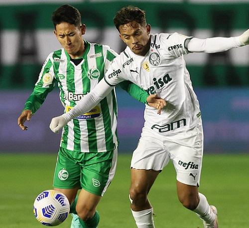 O Palmeiras derrotou o Juventude por 3 a 0, na noite desta quarta-feira, em Caxias do Sul, pela 4ª rodada do Brasileirão. Gustavo Scarpa foi o nome do jogo, participando diretamente dos três gols do Verdão, um deles marcado pelo atacante Deyverson, o primeiro em sua volta ao time. Confira as notas do Palmeiras no LANCE! (por Nosso Palestra) 